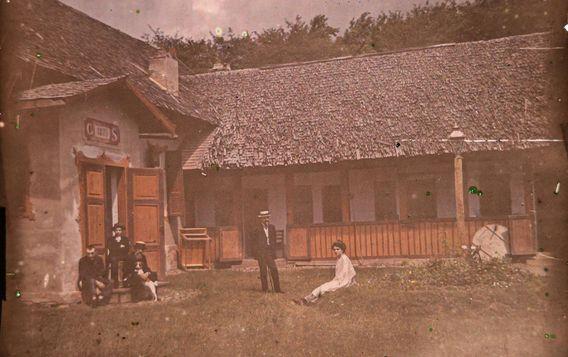 Familia Stephanescu în fața conacului de la Arefu, început de secol XX, Foto: Arhiva familiei Stephanescu