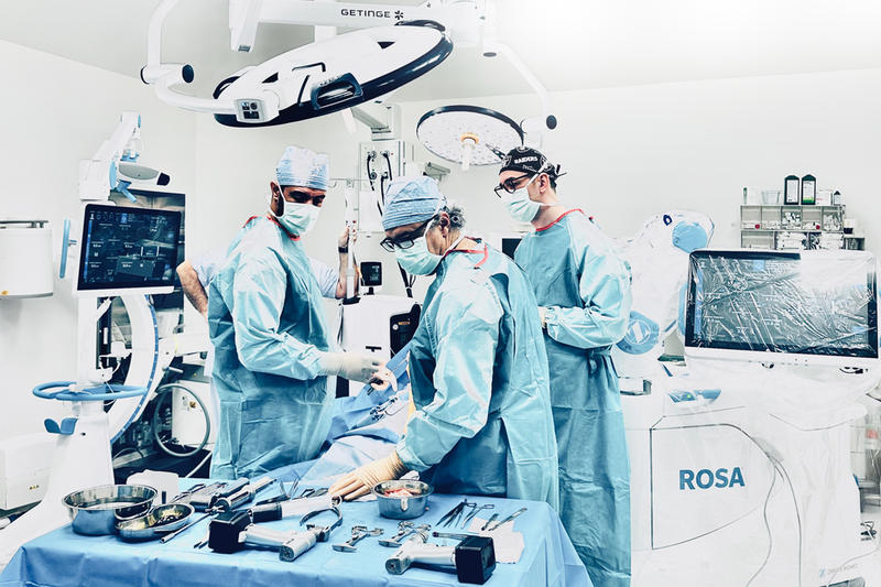 Robotul ROSA Knee, Foto: Regina Maria