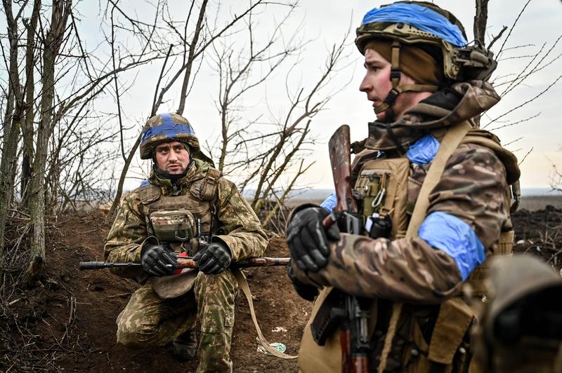 Soldați ucraineni în zona frontului din Robotîne, regiunea Zaporojie, Foto: Dmytro Smolienko / Sipa Press / Profimedia