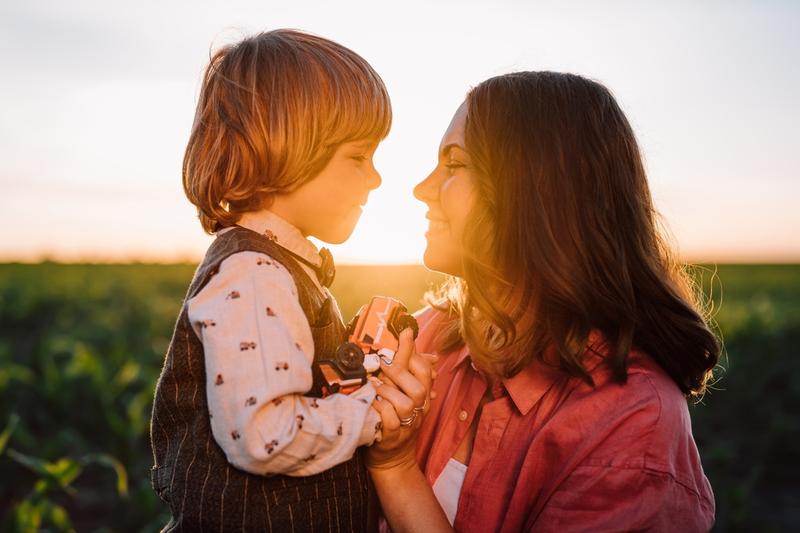 Tonul ridicat s-a perpetuat de la o generație la alta. Însă în foarte multe alte aspecte, am reușit să nu repet greșelile mamei., Foto: Shutterstock