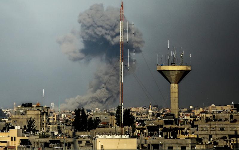 atacuri israeliene asupra orasului Rafah din Gaza, Foto: Ismael Mohamad / UPI / Profimedia