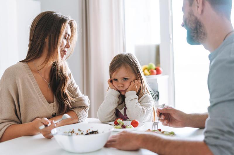 Familie la masă, Foto: Shutterstock