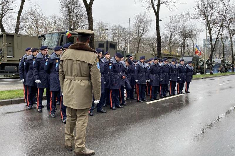 Armata vrea să atragă tineri, dar e posibil ca doar banii și ideea că nu e obligatorie să nu fie suficiente, Foto: Răzvan Băltărețu / HotNews.ro