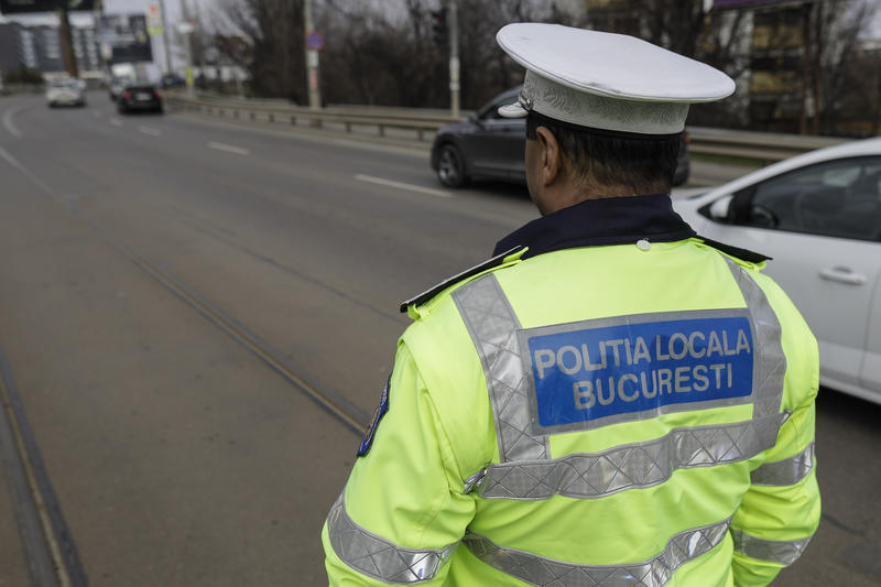 Polițist local din București, Foto: Inquam Photos / Octav Ganea