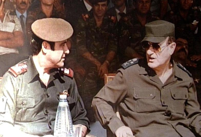 Fostul presedinte sirian Hafez al-Assad (dreapta), alaturi de fratele sau mai mic, Rifaat al-Assad, in 1982 , Foto: Handout / AFP / Profimedia