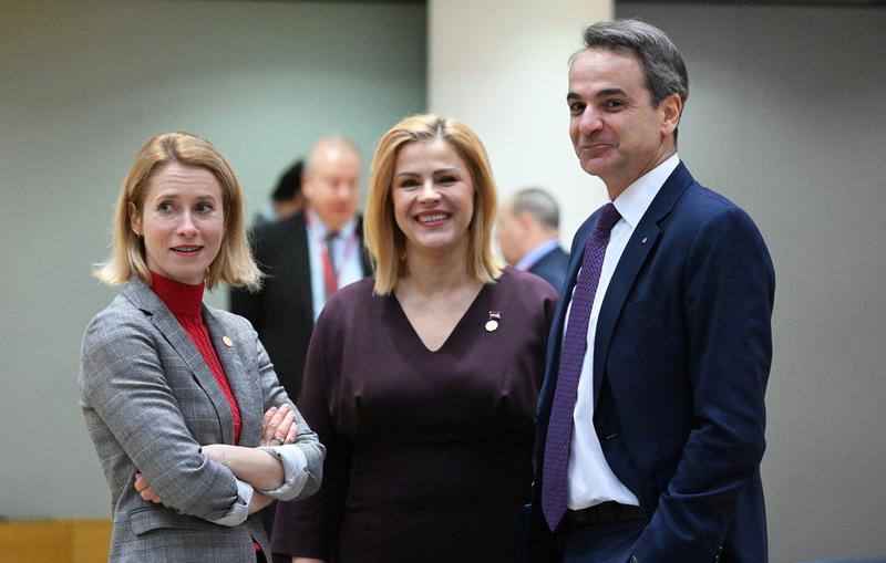 Kaja Kallas, premierul Estoniei (stanga) si Evika Silina, premierul Letoniei, la o intalnire cu omologul lor grec, Kyriakos Mitsotakis, Foto: Dursun Aydemir / AFP / Profimedia