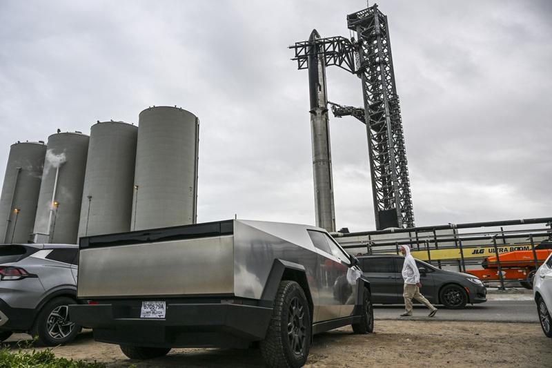 Starship si Tesla Cybertruck, Foto: CHANDAN KHANNA / AFP / Profimedia