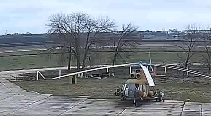 Un elicopter Mi-8 din Transnistria inainte sa fie lovit de o drona, Foto: Captura X