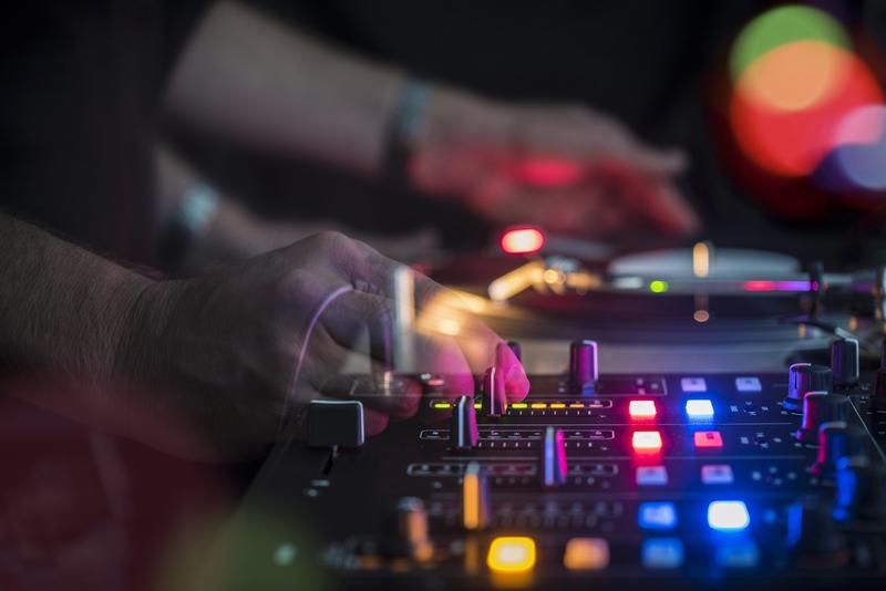 DJ la pupitru, Foto: Zoonar GmbH / Alamy / Alamy / Profimedia