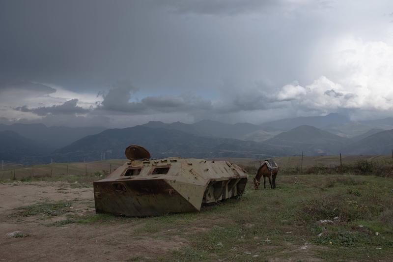 Rămășițele unui vehicul militar la granița Armeniei cu Azerbaidjanul, Foto: Antoine Martin / Sipa Press / Profimedia
