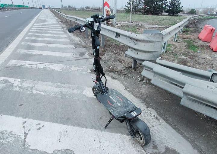 Cu trotineta pe Autostrada Soarelui, Foto: Politia Română / Facebook