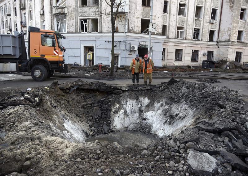 Groapă făcută de o rachetă rusă căzută într-un district din Kiev, Foto: / BEEM / Beem / Profimedia
