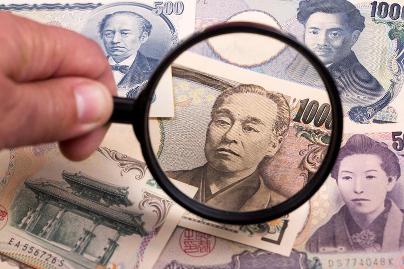 Japonia a intervenit masiv pentru a opri deprecierea yenului