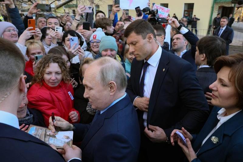 Vladimir Putin in timpul vizitei sale la Torzhok, Foto: Mikhail Metzel / AFP / Profimedia