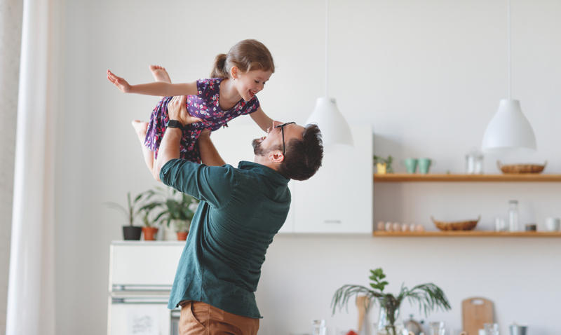 Tații sunt din ce în ce mai implicați în creșterea copiilor și caută surse să se informeze, Foto: Shutterstock