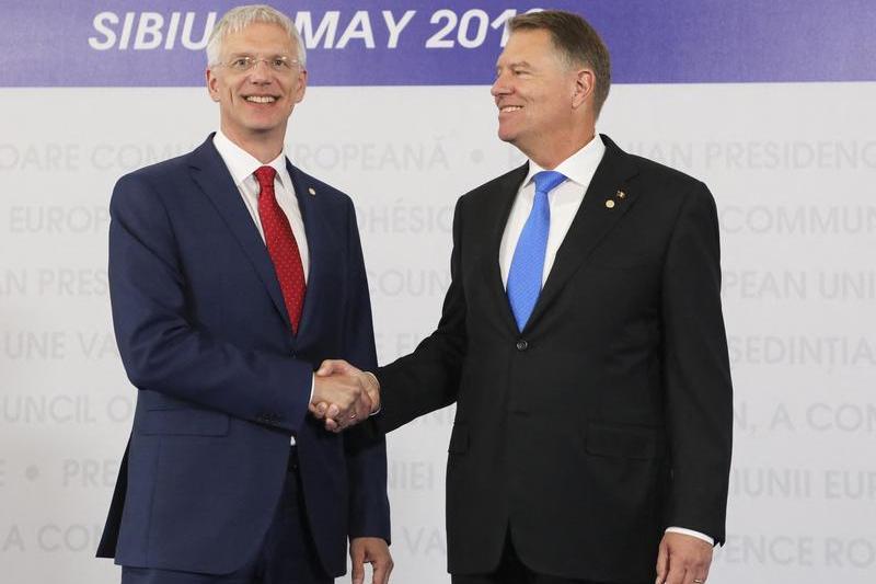 Klaus Iohannis alaturi de Krisjanis Karins in 2019, cand acesta era premier al Letoniei, Foto: Ludovic Marin / AFP / Profimedia Images