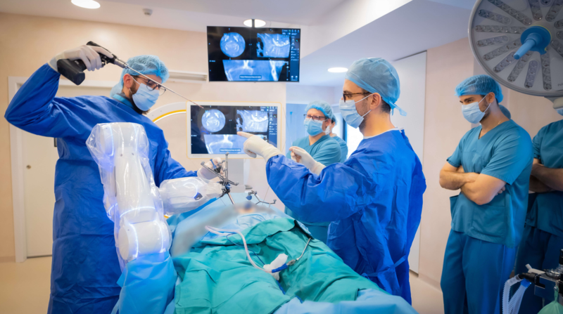 Cea mai nouă tehnologie robotică în neurochirurgie, Foto: MedLife