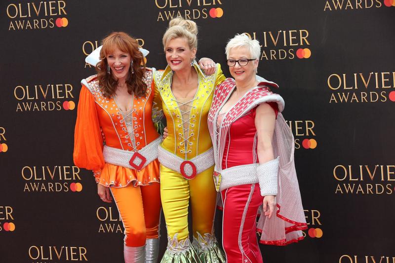 Actrița Sara Poyzer (centru), Foto: Anna M Wiggins / SplashNews / Profimedia Images