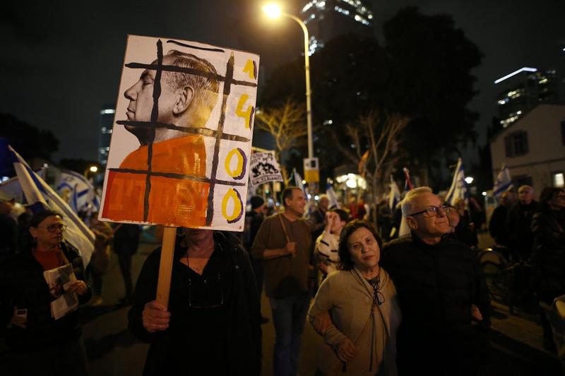 Mii de israelini au protestat împotriva guvernului premierului israelian Benjamin Netanyahu, cerând alegeri anticipate și eliberarea prizonierilor, în Tel Aviv, Foto: AA/ABACA / Abaca Press / Profimedia