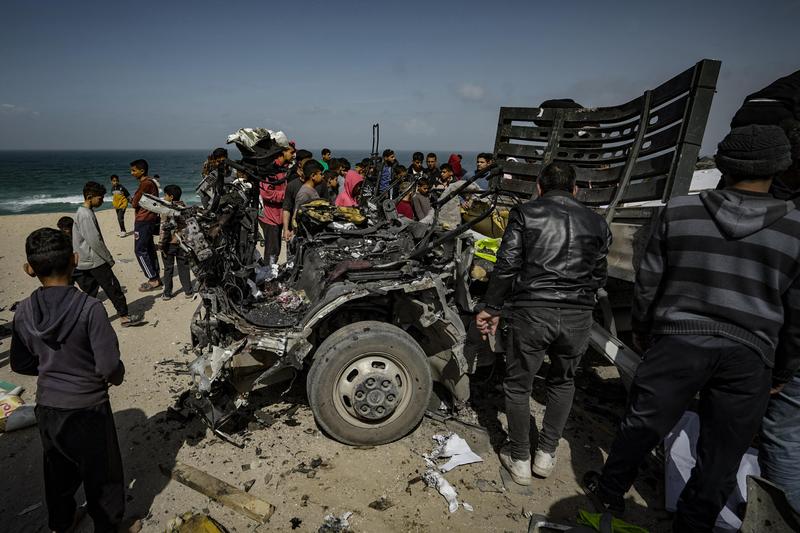 camion cu ajutoare umanitare distrus in Gaza, Foto: AA/ABACA / Abaca Press / Profimedia