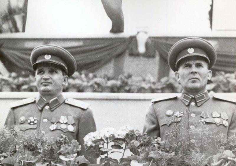 Generalii Nicolae Ceauşescu şi Leontin Sălăjan , Foto: Arhivele nationale ale Romaniei