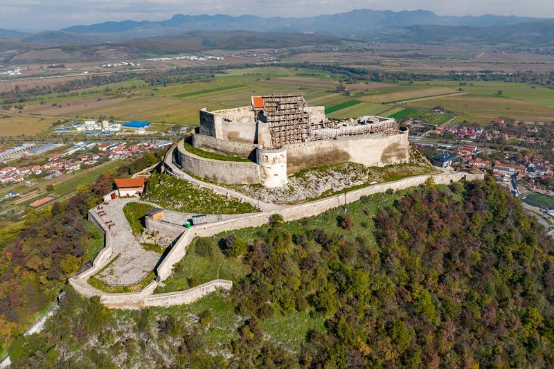 Cetatea Devei - vedere din dronă, Foto: DreamsTime