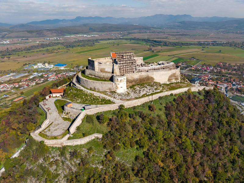 Cetatea Devei - vedere din dronă, Foto: DreamsTime
