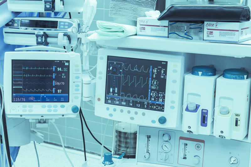 Monitoare dintr-o sală de operație / Foto: Marco Herrndorff | Dreamstime.com