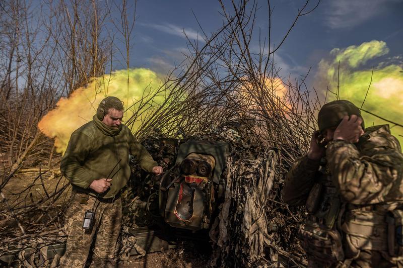 Poziție de artilerie ucraineană în acțiune pe frontul din Bahmut, Foto: AA/ABACA / Abaca Press / Profimedia