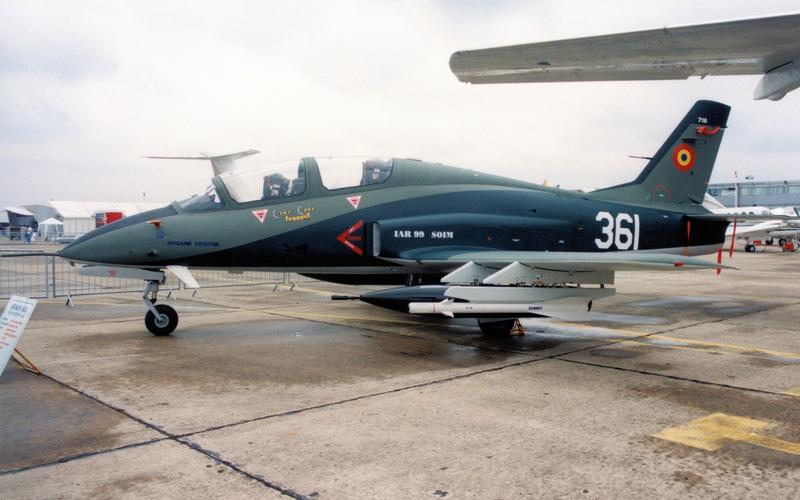 IAR-99 Șoim la salonul aeronautic Paris în 1999, Foto: The Tony Lovelock Collection / Peter Butt / Mary Evans / Mary Evans Picture Library / Profimedia