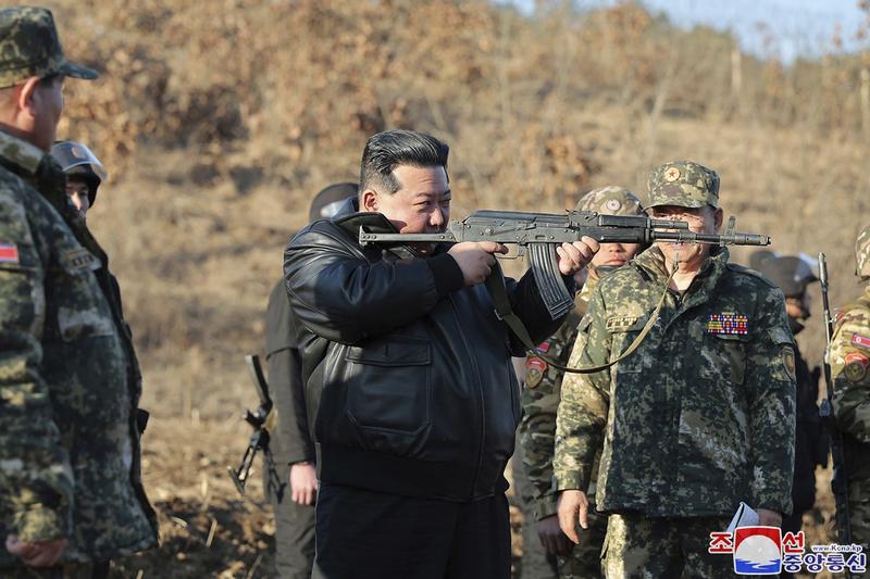 Kim Jong Un a făcut o inspecție la o importantă bază de antrenament, Foto: KCNA via KNS / AP / Profimedia