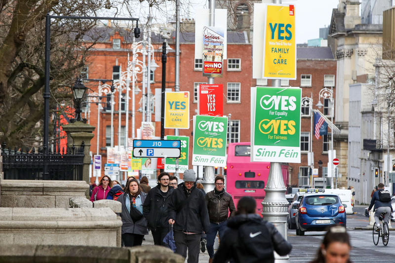 Postere electorale înainte de referendumul din Irlanda, Foto: Paul Faith / AFP / Profimedia