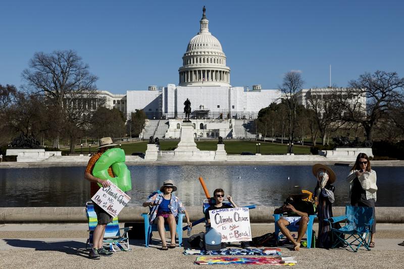 Activiști de mediu, protest în fața Congresului SUA (februarie 2023, Washington, DC), Foto: Anna Moneymaker / Getty images / Profimedia