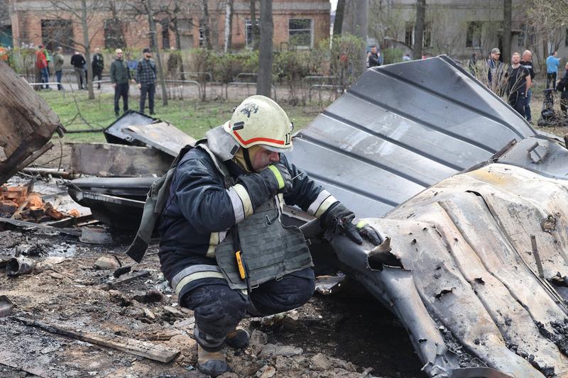 Război în Ucraina: Pompierii intervin după un atac rusesc la Harkov, Foto: Vyacheslav Madiyevskyy / Sipa Press / Profimedia