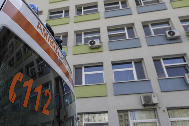 Ambulanță la spital, Foto: Inquam Photos / Octav Ganea
