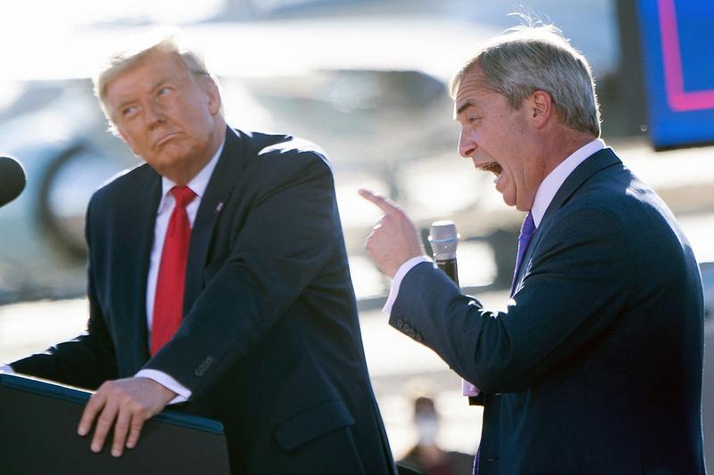 Donald Trump, alături de Nigel Farage , Foto: Brendan Smialowski / AFP / Profimedia