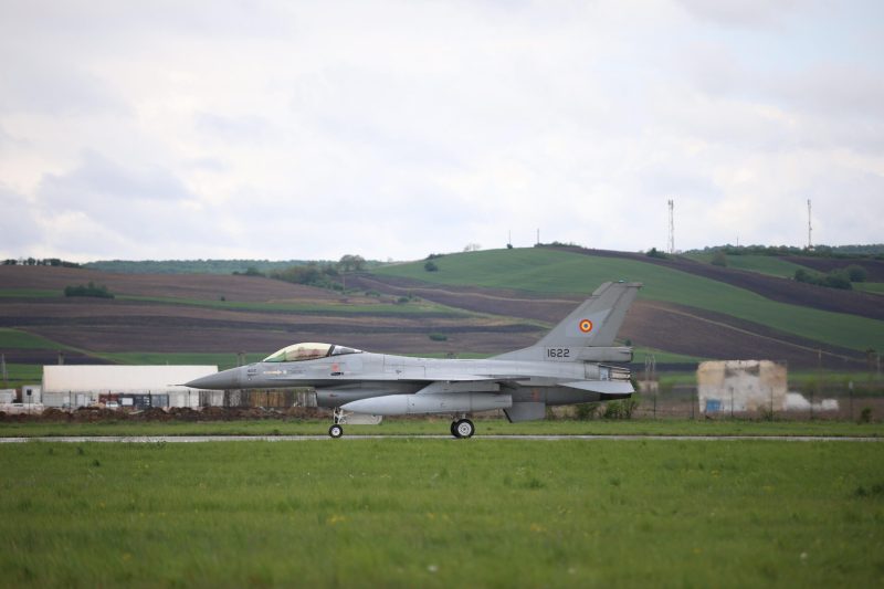 Încă trei aeronave F-16 cumpărate din Norvegia au aterizat în România / Câte avioane F-16 au acum în total Forțele aeriene române