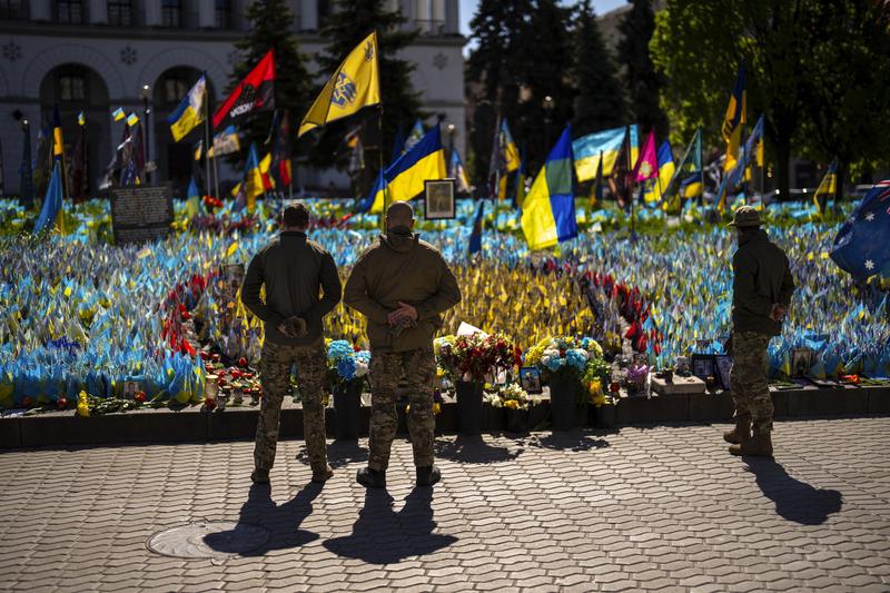 Memorial în centrul Kievului pentru ucrainenii uciși în războiul declanșat de Rusia, Foto: Francisco Seco / AP / Profimedia