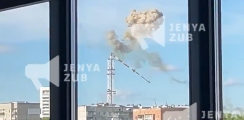 momentul in care turnul TV din Harkov se rupe in doua, Foto: Captura video