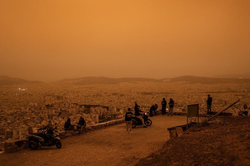 Peisaj martian din cauza prafului saharian in Grecia, Foto: Angelos Tzortzinis / AFP / Profimedia Images