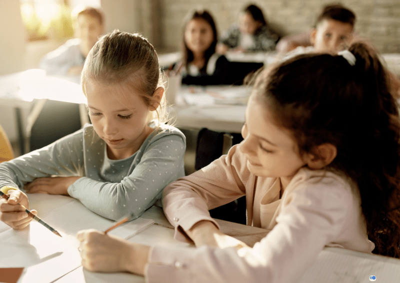 Pe platforma Școala de Bani sunt disponibile 41 de fișe educaționale pentru clasele 0-IV și 22 pentru grădiniță, Foto: BCR