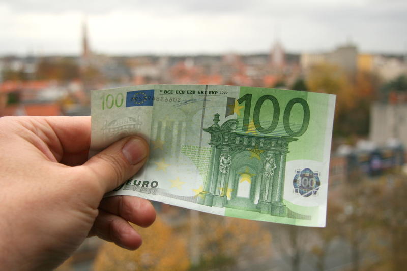 plată cu euro, Foto: Photo 7239331 © Alain Lacroix | Dreamstime.com