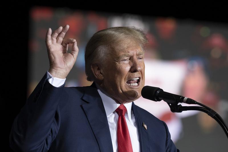 Donald Trump îşi ameninţă adversarii cu închisoarea. Retorica republicanului, tot mai radicală pe măsură ce se apropie dezbaterea crucială cu democrata Kamala Harris