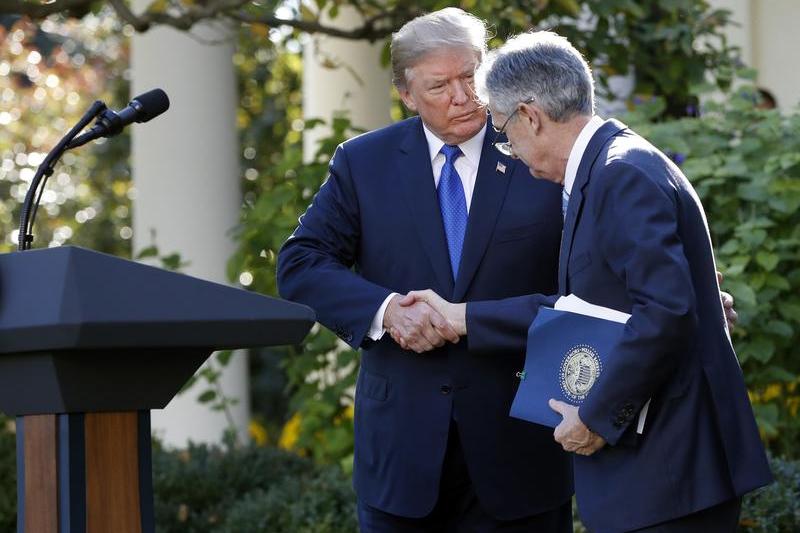 Donald Trump alaturi de Jerome Powell cand a anuntat nominalizarea sa pentru a conduce Fed, Foto: Pablo Martinez Monsivais / Associated Press / Profimedia