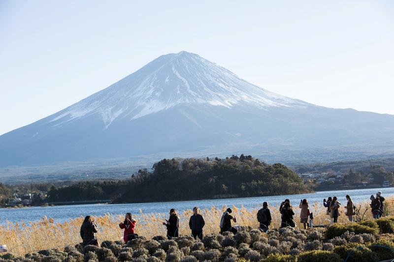 Muntele Fuji vazut de langa orasul Fujikawaguchiko, Foto: Behrouz Mehri / AFP / Profimedia Images