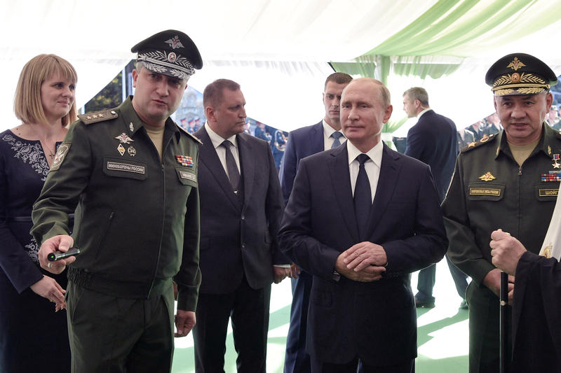 Timur Ivanov (stânga), Vladimir Putin și Serghei Șoigu, Foto: Alexey NIKOLSKIY / AFP / Profimedia