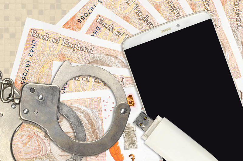 Infractorii cibernetici folosesc inclusiv sextorcarea pentru a obține bani de la oameni, Foto: Mykhailo Polenok | Dreamstime.com