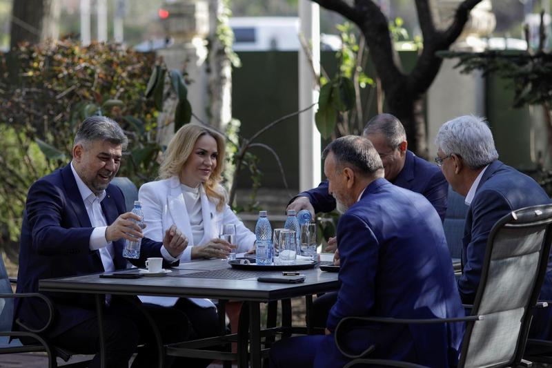 Liderii PSD, la noul sediu al Alianței Electorale PSD - PNL din centrul Bucureștiului, același unde a stat USL, Foto: Inquam Photos / Octav Ganea