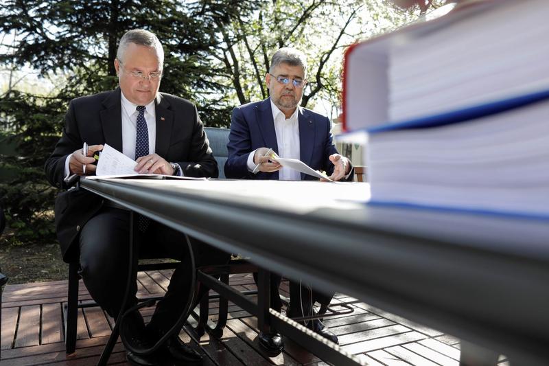 Nicolae Ciuca si Marcel Ciolacu, la BEC pentru depunerea listelor de candidaturi comune la europarlamentare, Foto: Inquam Photos / Octav Ganea