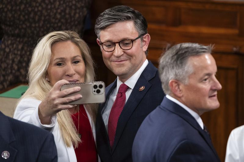 Mike Johnson, speakerul Camerei Reprezentantilor, alaturi de Marjorie Taylor-Greene cand relatiile dintre cei doi erau mai cordiale, Foto: Francis Chung-Politico / AP / Profimedia Images